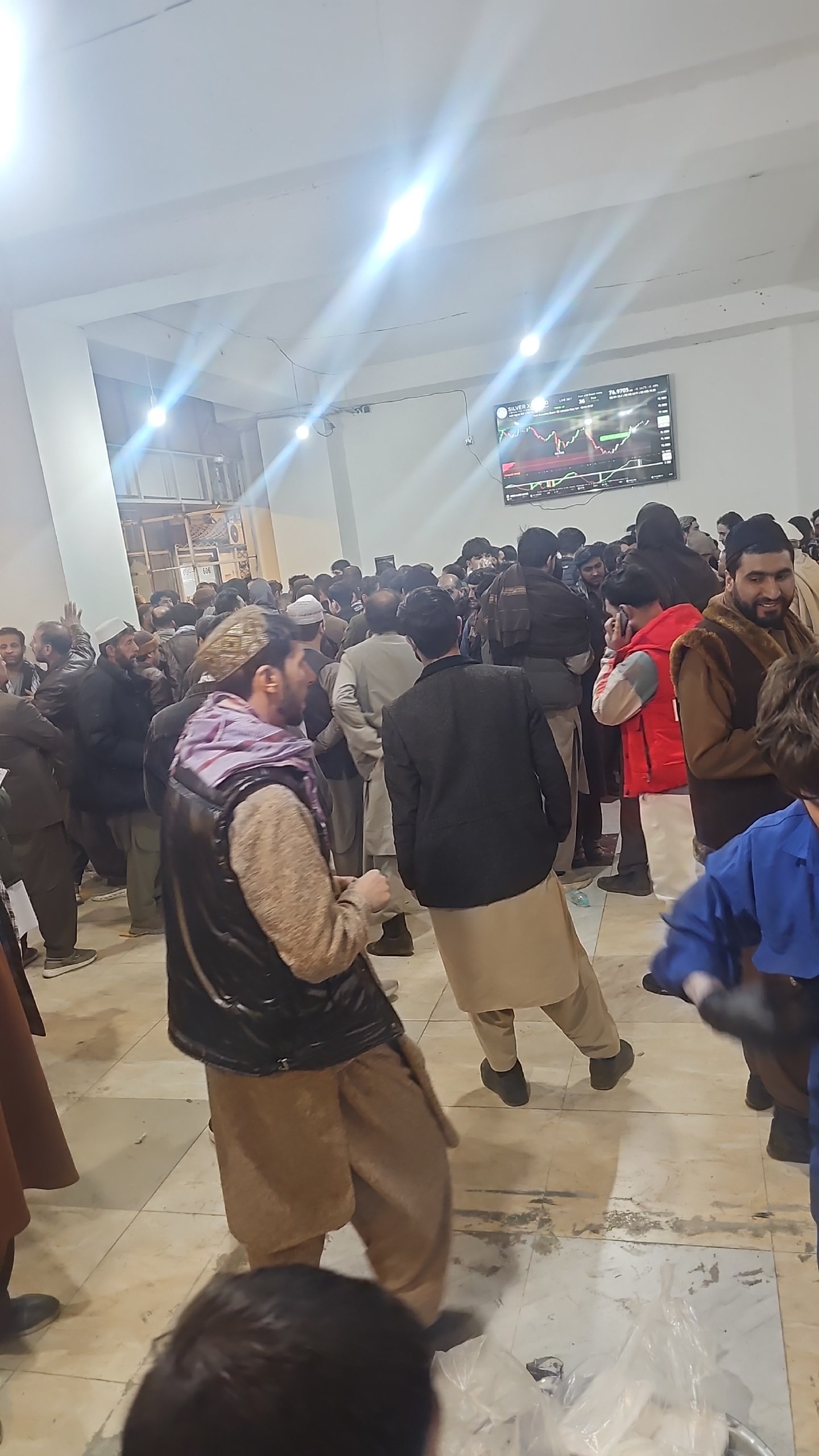 خدمات نرخیاب نقره و طلا عقاب هندوکش